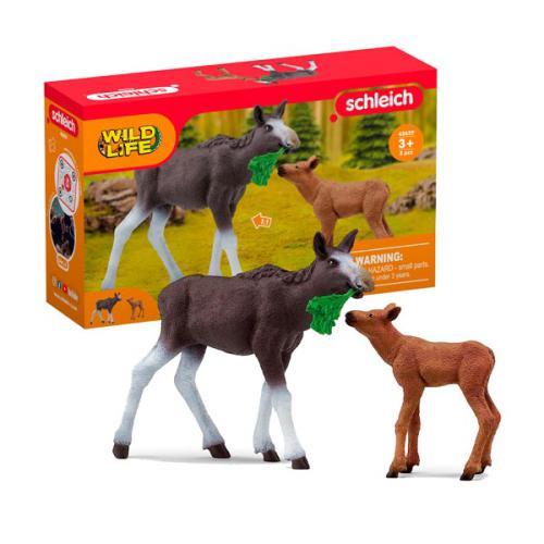 Alce fêmea com cria
