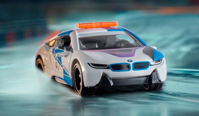 BMW i8 Safety Car - Image 5
