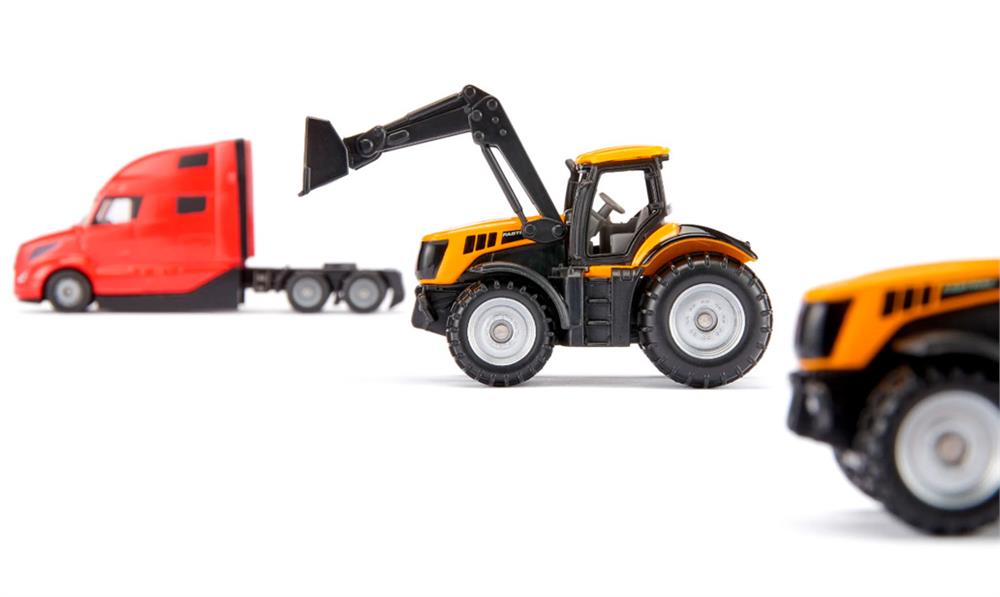 Camião Volvo c/ Trator JCB - Image 4